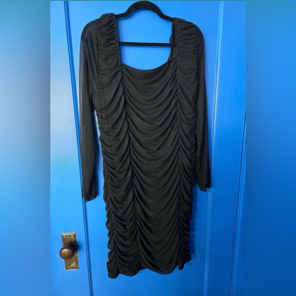 Rouched Long Sleeve Black Dress
Ava & Viv   SIZE 2X    ⭐️LIKE NEW⭐️